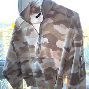 Never Worn H&M Cropped Long Sleeve - Tan and White